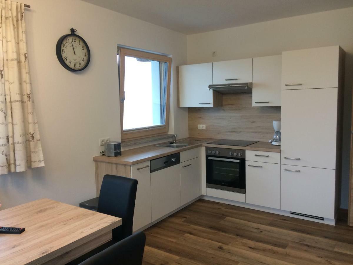 Leo Apartment